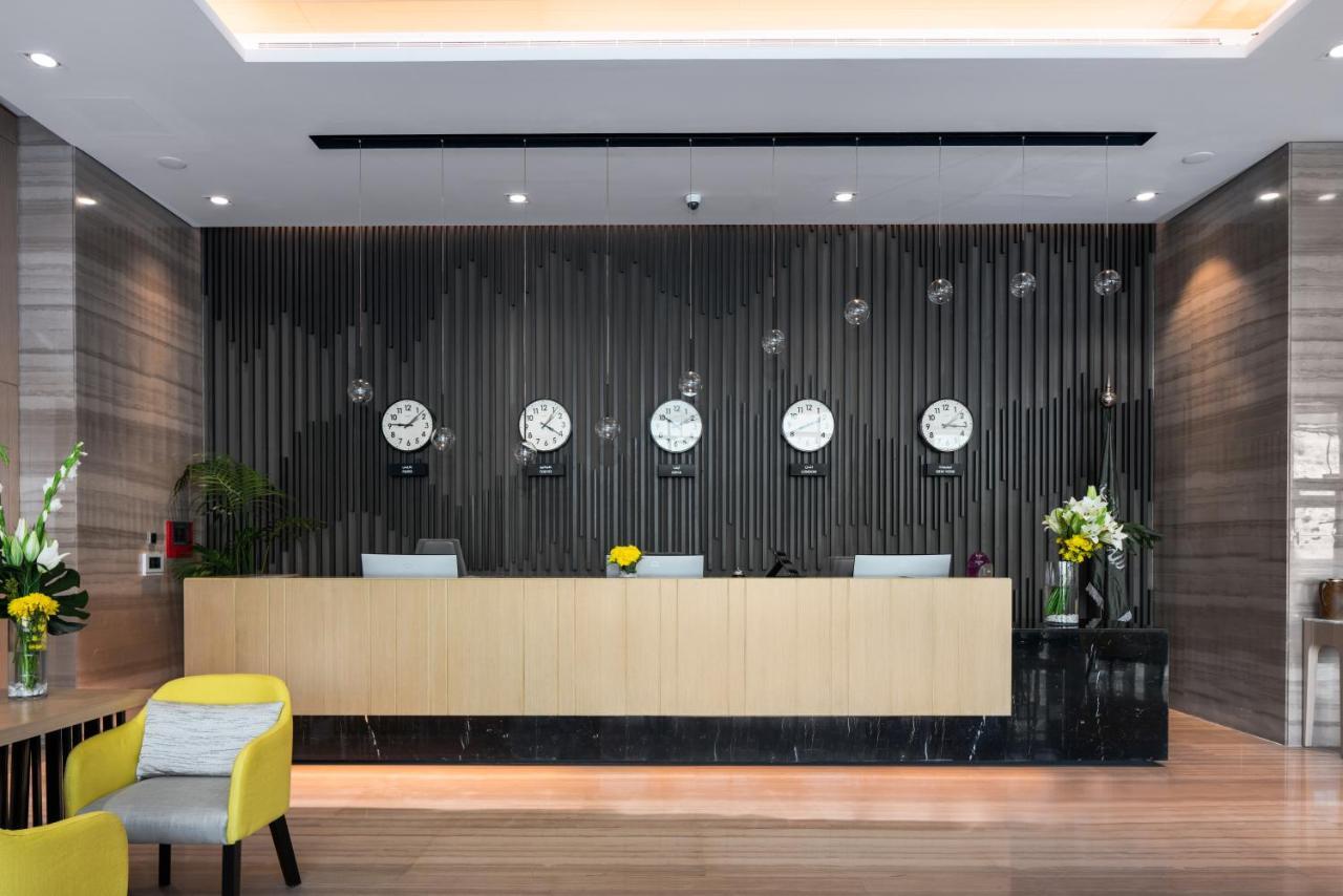 Citadines Abha Aparthotel Bagian luar foto Reception desk at the hotel