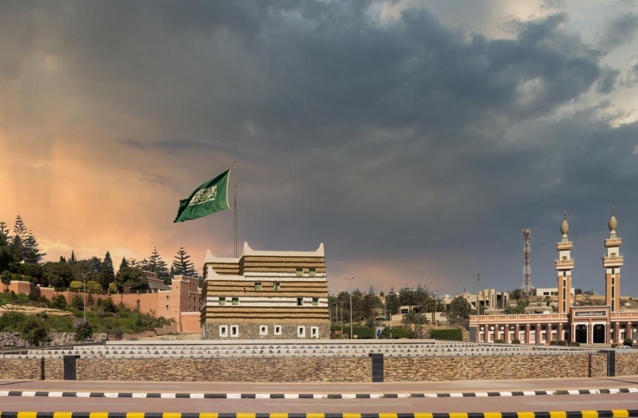 Citadines Abha Aparthotel Bagian luar foto The Saudi Arabian flag flying in the city of Riyadh