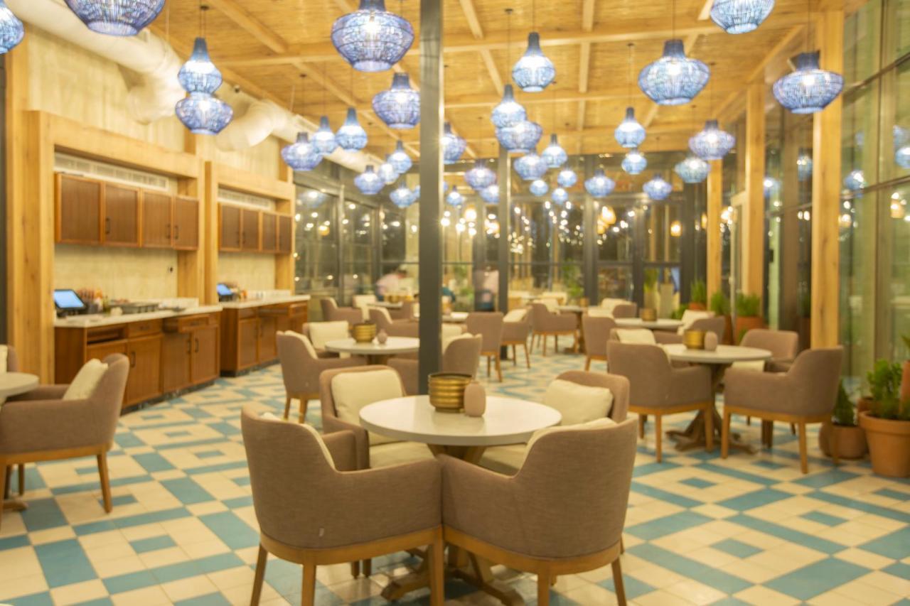 Citadines Abha Aparthotel Bagian luar foto The interior of the restaurant